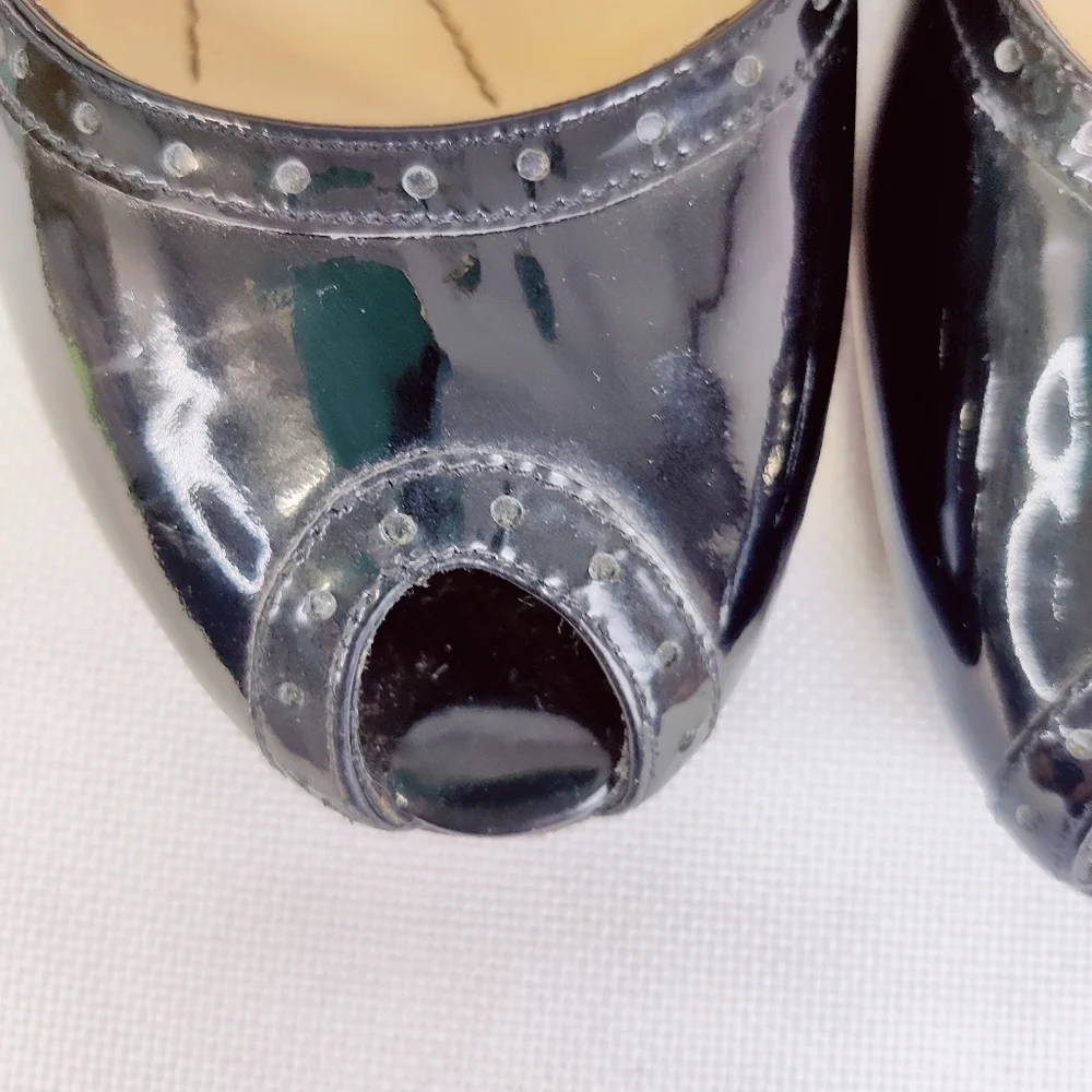 Kate Spade Peep Toe Black Patent Leather Heels Pumps Brogue Trim Sz 7.5 Italy - Picture 3 of 16